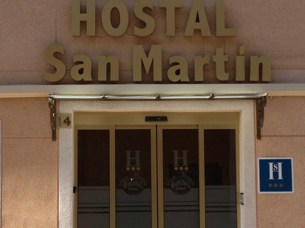 Hostal San Martin Hotel ซานมาร์ตินเดลาเวกา ภายนอก รูปภาพ